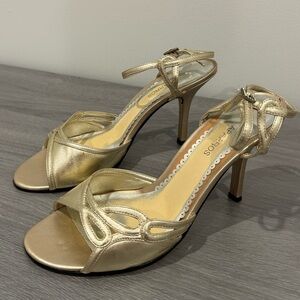 Caparros Leather Gold Metallic 4” Heel Sandals Sz 8